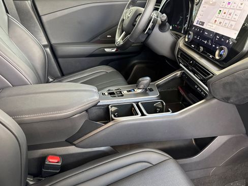Used 2026 Lexus TX 500h AWD w/ Technology Package image 21
