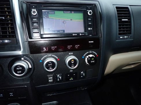 Used 2018 Toyota Sequoia Limited w/ Safety & Convenience Package AWD/4WD image 10
