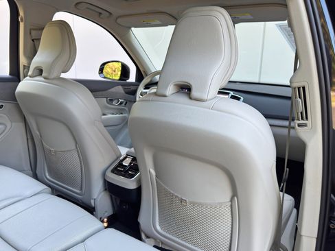 Used 2023 Volvo XC90 B6 Plus image 34