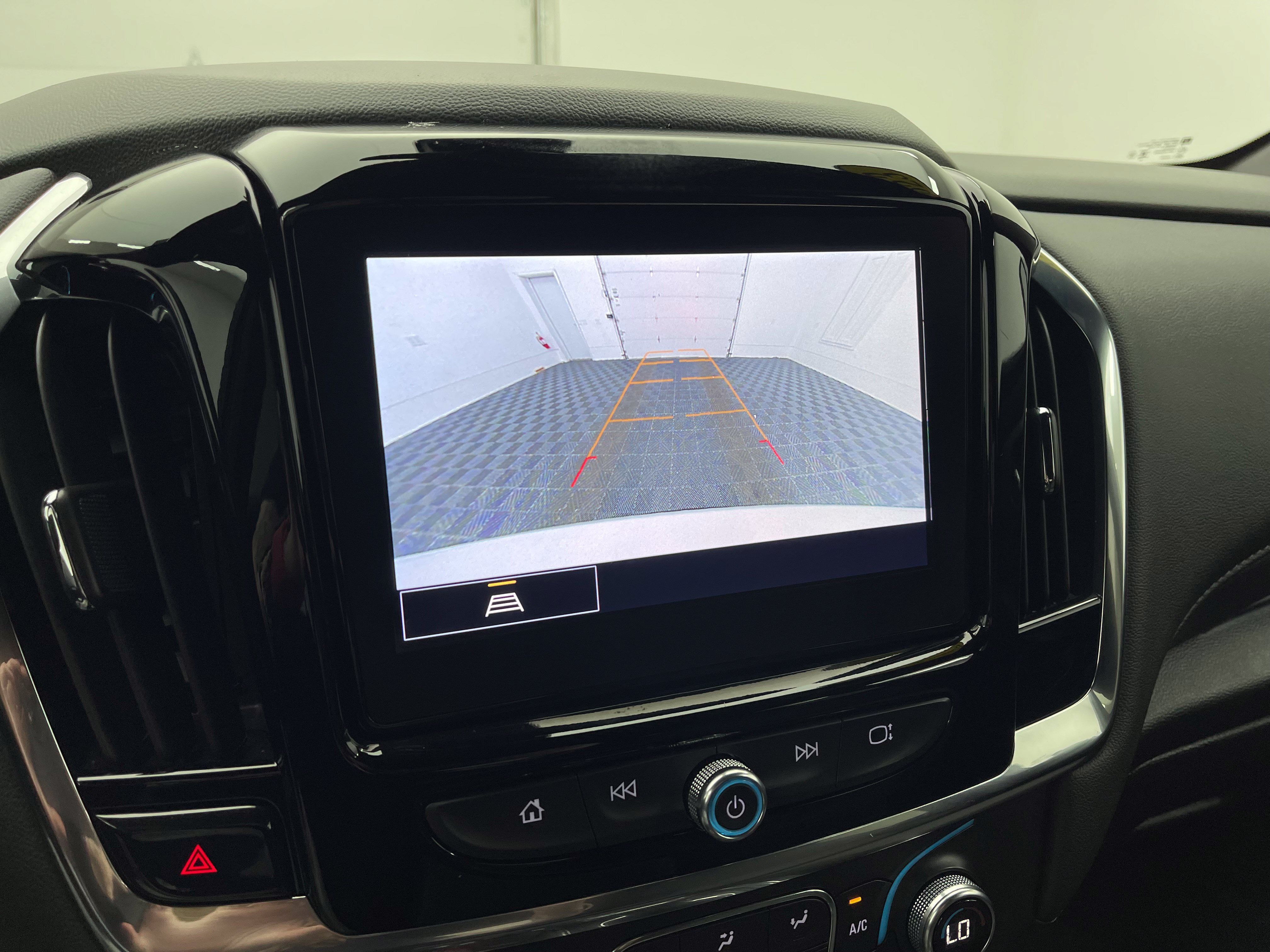 Used 2023 Chevrolet Traverse LT FWD image 4