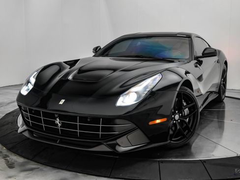 Used 2017 Ferrari F12 Berlinetta RWD image 6