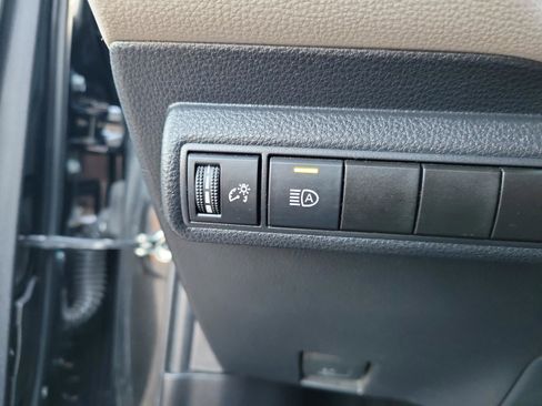 Used 2021 Toyota Corolla LE image 21