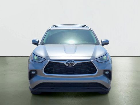 Used 2025 Toyota Highlander XLE image 10