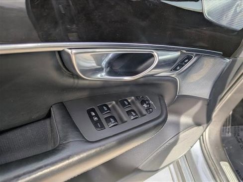 Used 2018 Volvo XC90 T6 Momentum w/ Convenience Package image 17