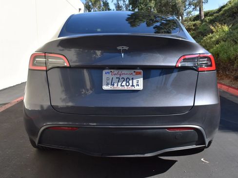 Used 2023 Tesla Model Y 2WD image 3