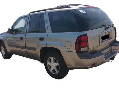 Used 2005 Chevrolet TrailBlazer LS w/ LS Preferred Equipment Group AWD/4WD image 3