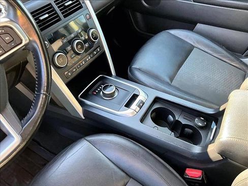 Used 2018 Land Rover Discovery Sport SE image 12