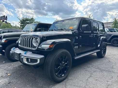 Used 2024 Jeep Wrangler Unlimited Sahara w/ Technology Group AWD/4WD image 1
