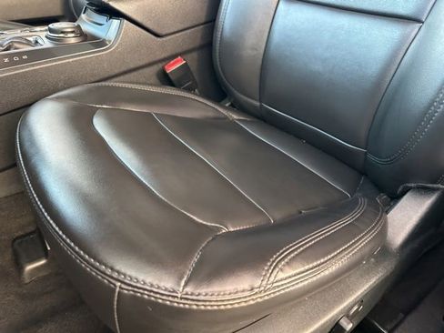 Used 2019 Ford Explorer XLT w/ Equipment Group 202A image 16