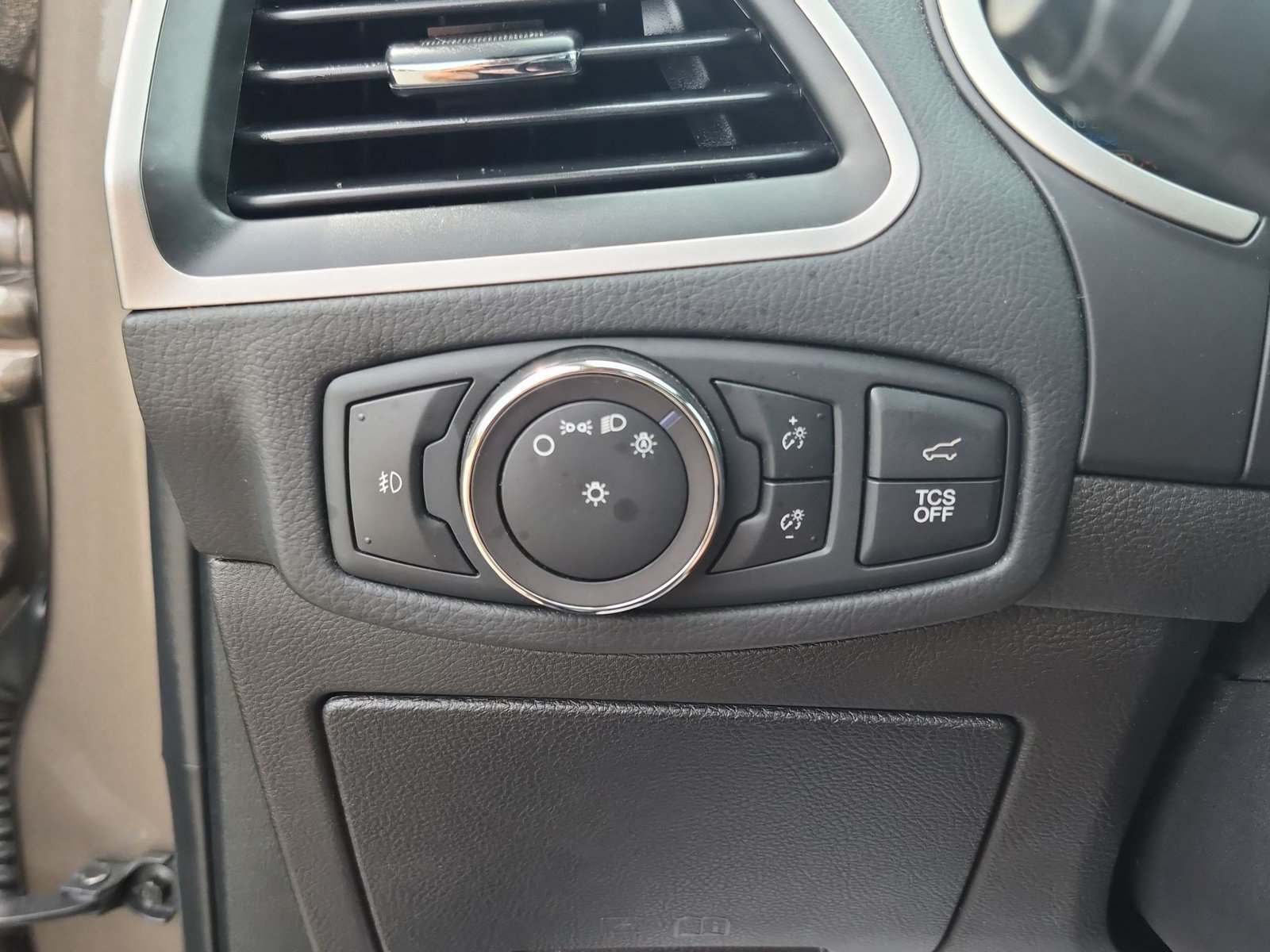 Used 2019 Ford Edge SEL w/ Equipment Group 201A FWD image 17