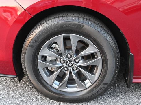 Used 2021 Toyota Sienna LE w/ LE Plus Package FWD image 14