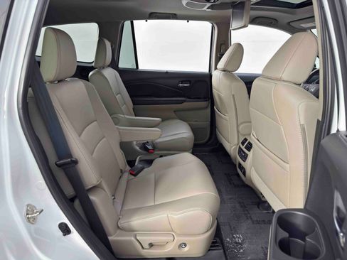 Used 2020 Honda Pilot Touring image 39