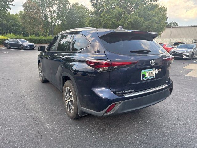 Used 2024 Toyota Highlander XLE FWD image 7