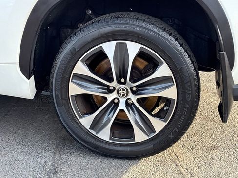 Used 2020 Toyota Highlander XLE image 55