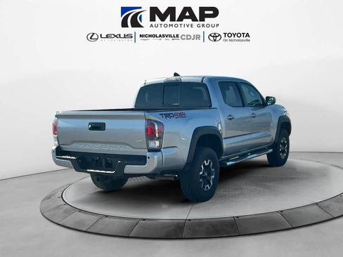Used 2022 Toyota Tacoma TRD Off-Road w/ Technology Package AWD/4WD image 5