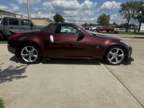 Used 2006 Nissan 350Z Touring RWD image 8