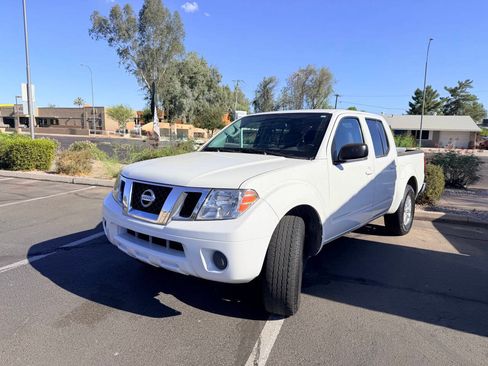 Used 2019 Nissan Frontier SV AWD/4WD image 2