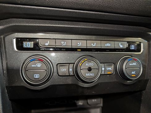 Used 2019 Volkswagen Tiguan SEL image 46