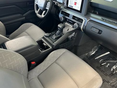 Used 2025 Toyota Tacoma SR5 AWD/4WD image 17