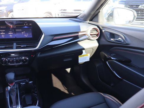 Certified 2024 Chevrolet Trax RS w/ Driver Confidence Package image 13