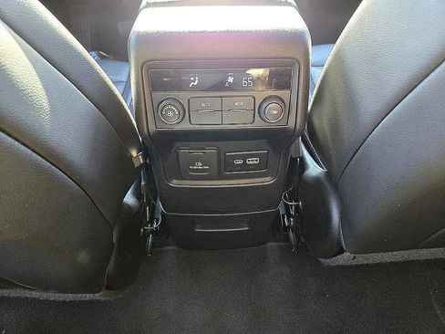 Used 2023 GMC Acadia SLT image 14