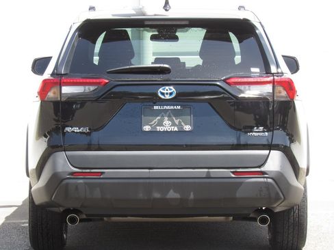 Certified 2021 Toyota RAV4 LE AWD/4WD image 7