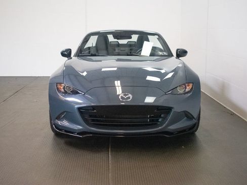 Used 2021 MAZDA MX-5 Miata Club RWD image 2