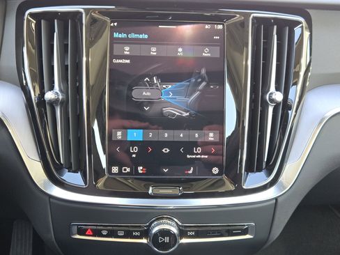 Used 2025 Volvo S60 B5 Core image 22