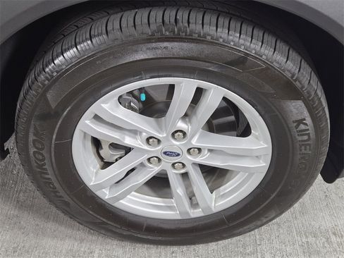 Used 2023 Ford Explorer XLT image 10