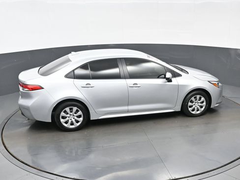 Used 2025 Toyota Corolla LE FWD image 39