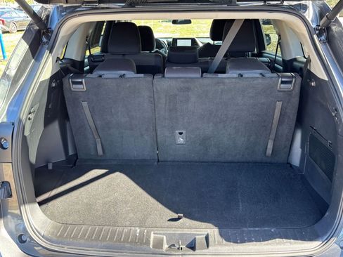 Used 2025 Toyota Highlander LE image 33