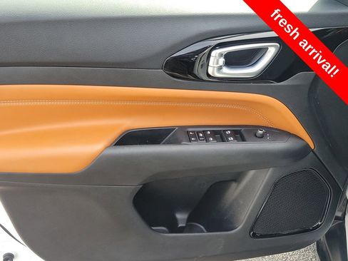 Used 2025 Jeep Compass Limited image 16