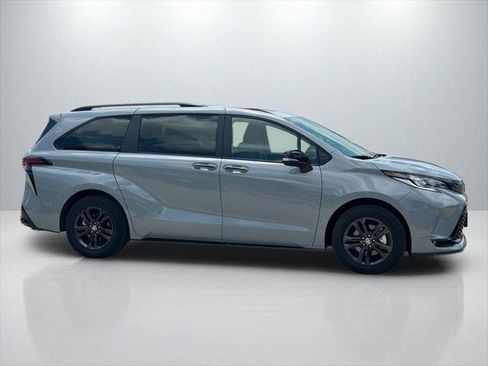 Certified 2025 Toyota Sienna XSE w/ XSE Premium Package AWD/4WD image 4