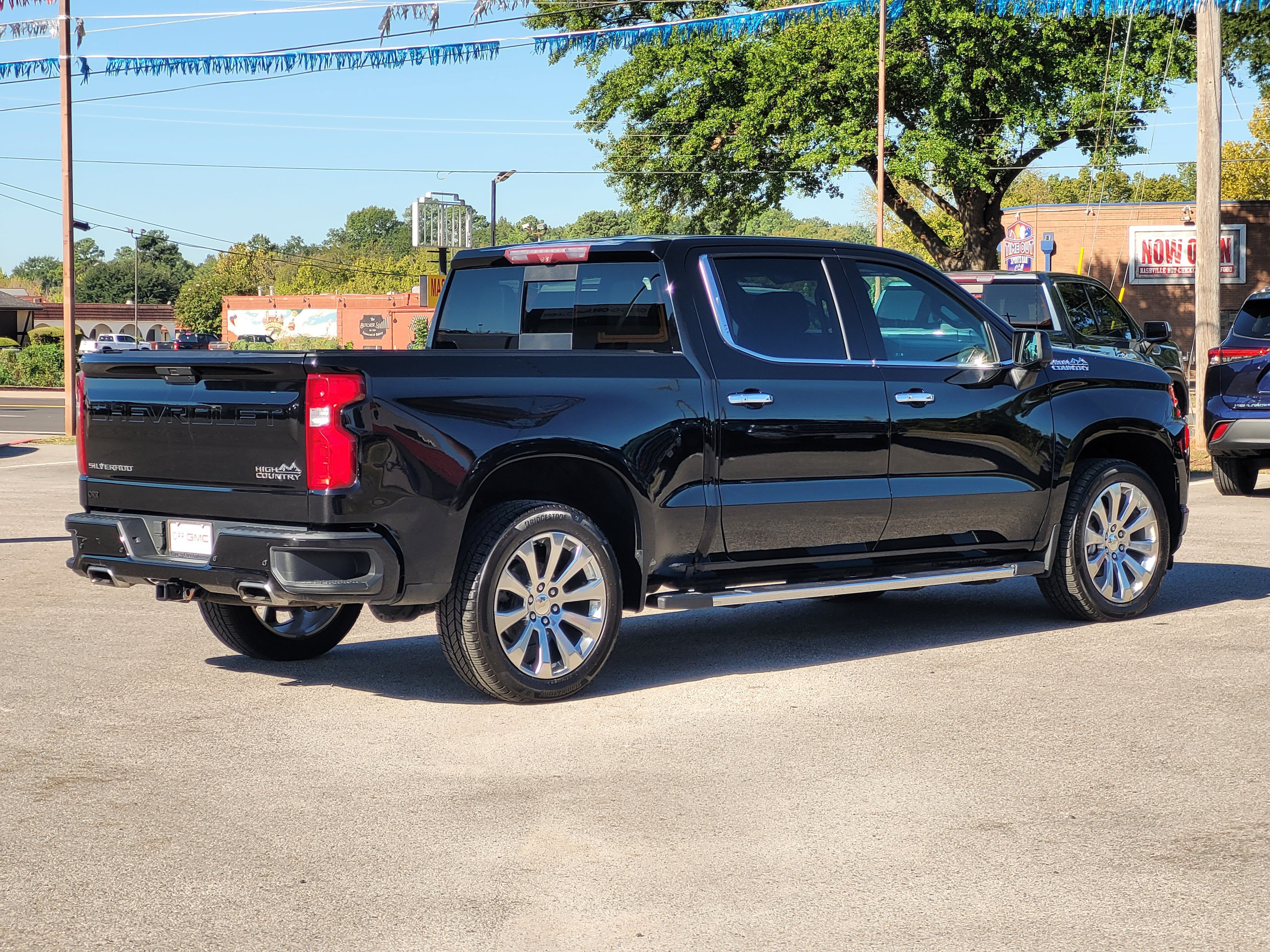 Used 2022 Chevrolet Silverado 1500 High Country w/ Technology Package AWD/4WD image 4