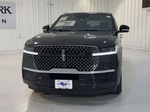 New 2025 Lincoln Navigator L Reserve image 4