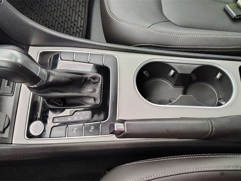 Used 2020 Volkswagen Passat 2.0T SEL image 23