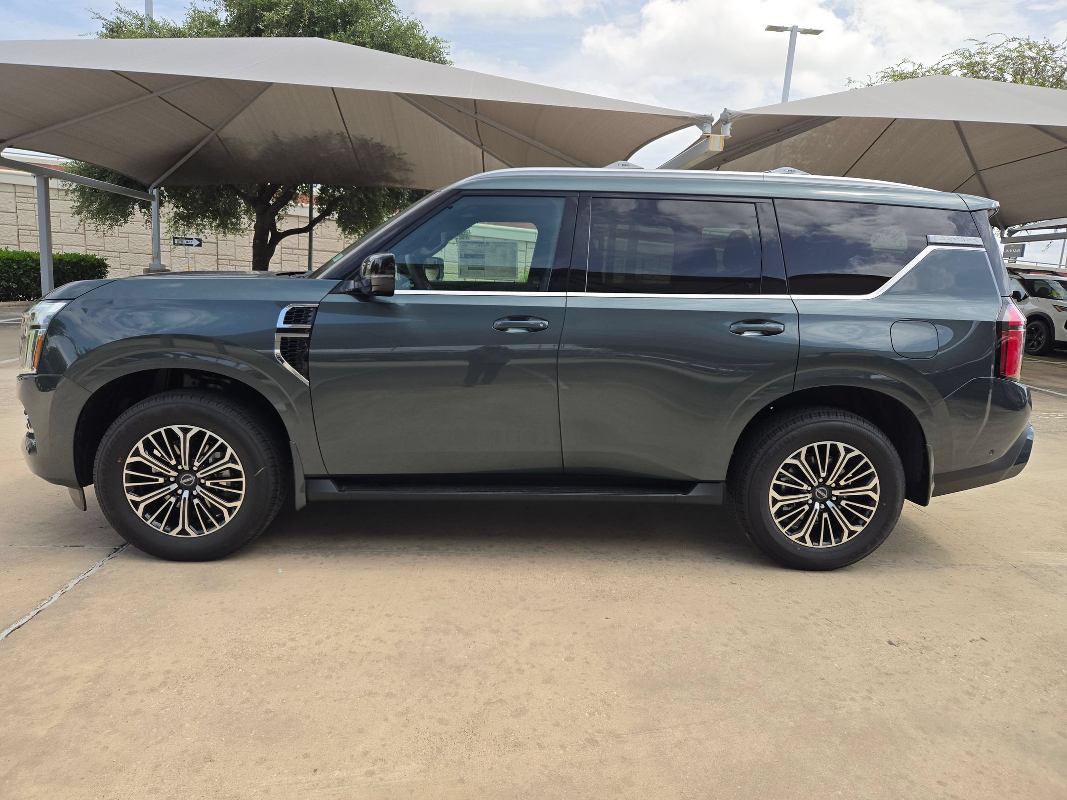 New 2026 Nissan Armada SL w/ Captain's Chari Seat Package AWD/4WD image 6