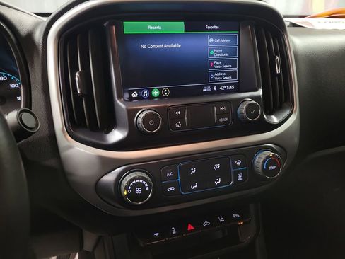 Used 2022 Chevrolet Colorado LT w/ Safety Package image 15