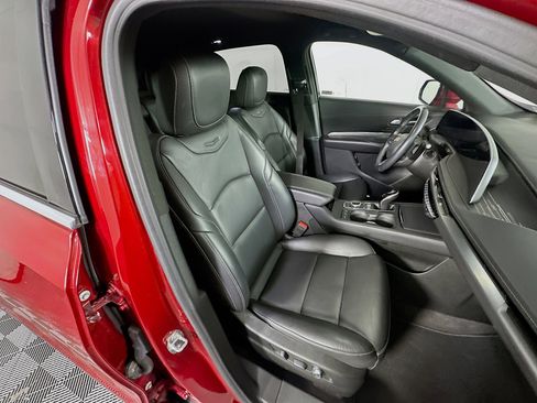 Used 2024 Cadillac XT4 Premium Luxury image 31