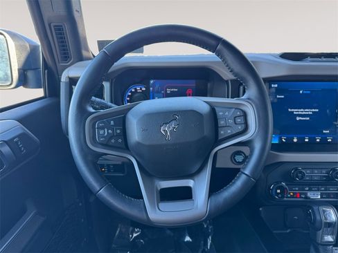 Used 2023 Ford Bronco Wildtrak image 12