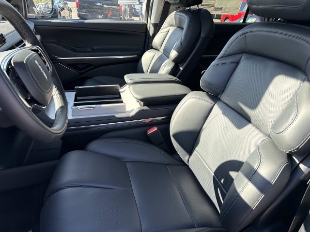 New 2027 Lincoln Navigator Reserve AWD/4WD image 22