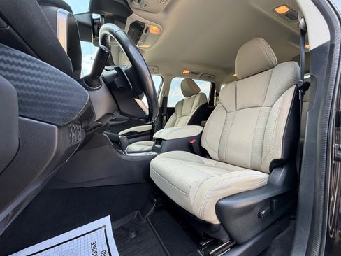 Used 2023 Subaru Ascent Premium w/ Convenience Package image 8
