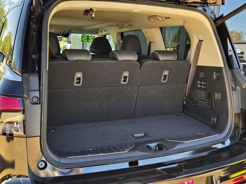 Used 2025 INFINITI QX80 Sensory image 19