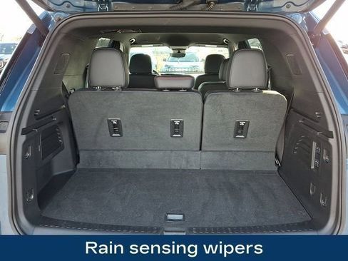 Used 2025 Chevrolet Traverse RS image 40