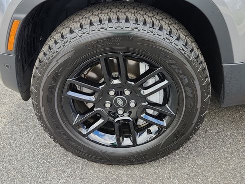 Used 2024 Land Rover Defender 130 S image 9