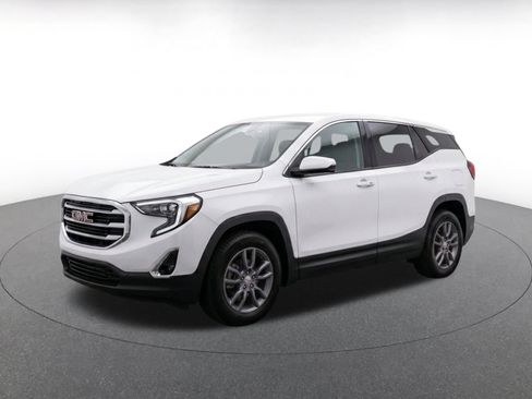 Used 2024 GMC Terrain SLT AWD/4WD image 3