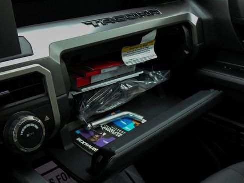 Used 2025 Toyota Tacoma TRD Off-Road image 31