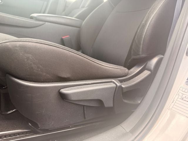 Used 2025 Nissan Sentra SV FWD image 11