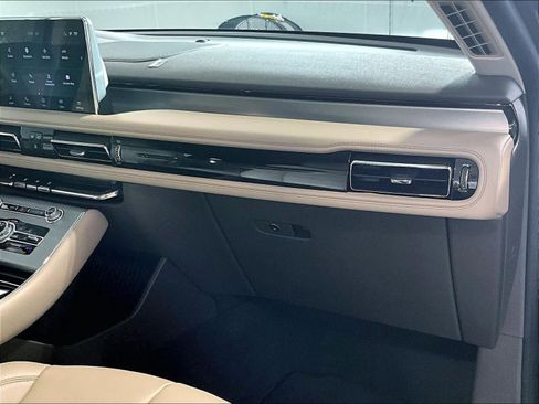 Used 2023 Lincoln Aviator Standard image 13