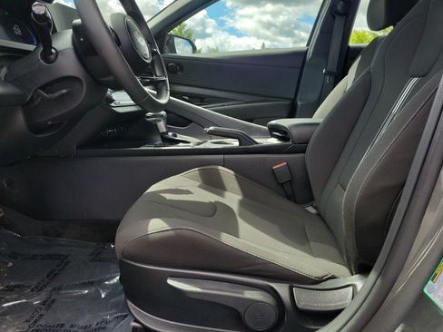Used 2025 Hyundai Elantra Sport FWD image 15